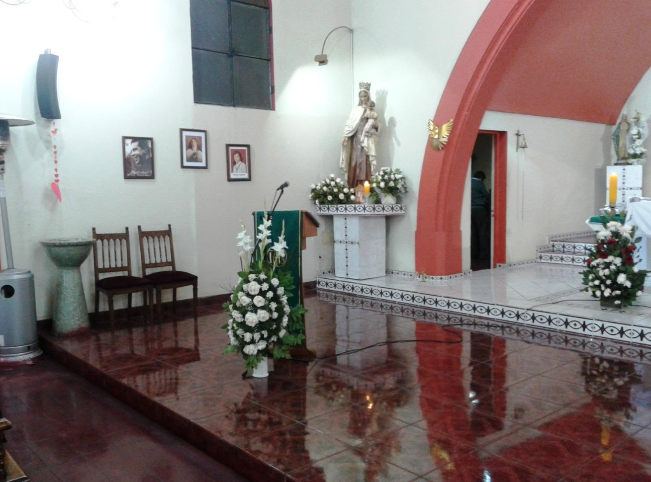 Patio e Instalaciones de la Capilla